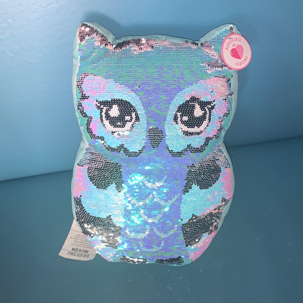 Owl accent pillow with reversible sequins